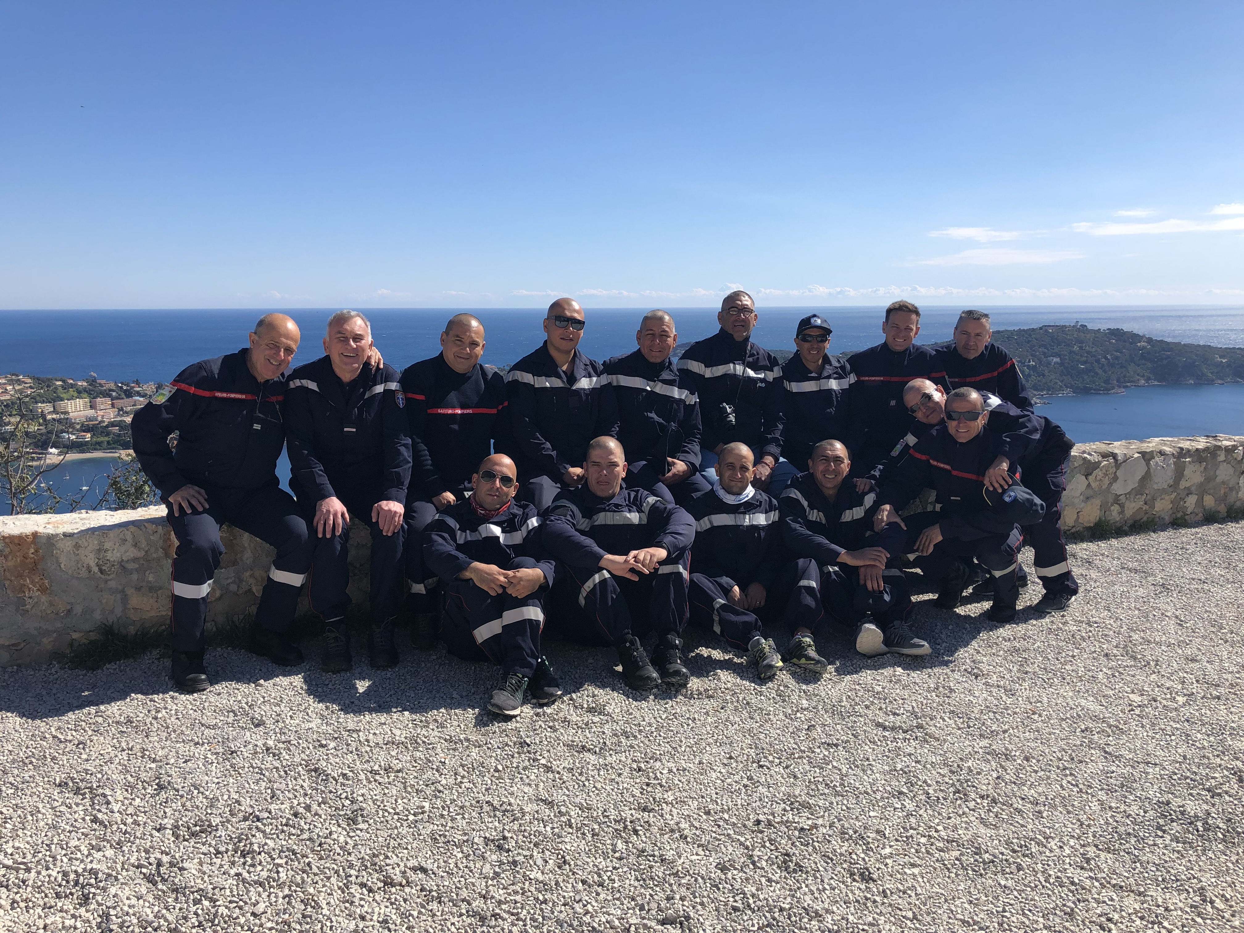 Équipe de pompiers SPAI en formation lors d'une mission humanitaire