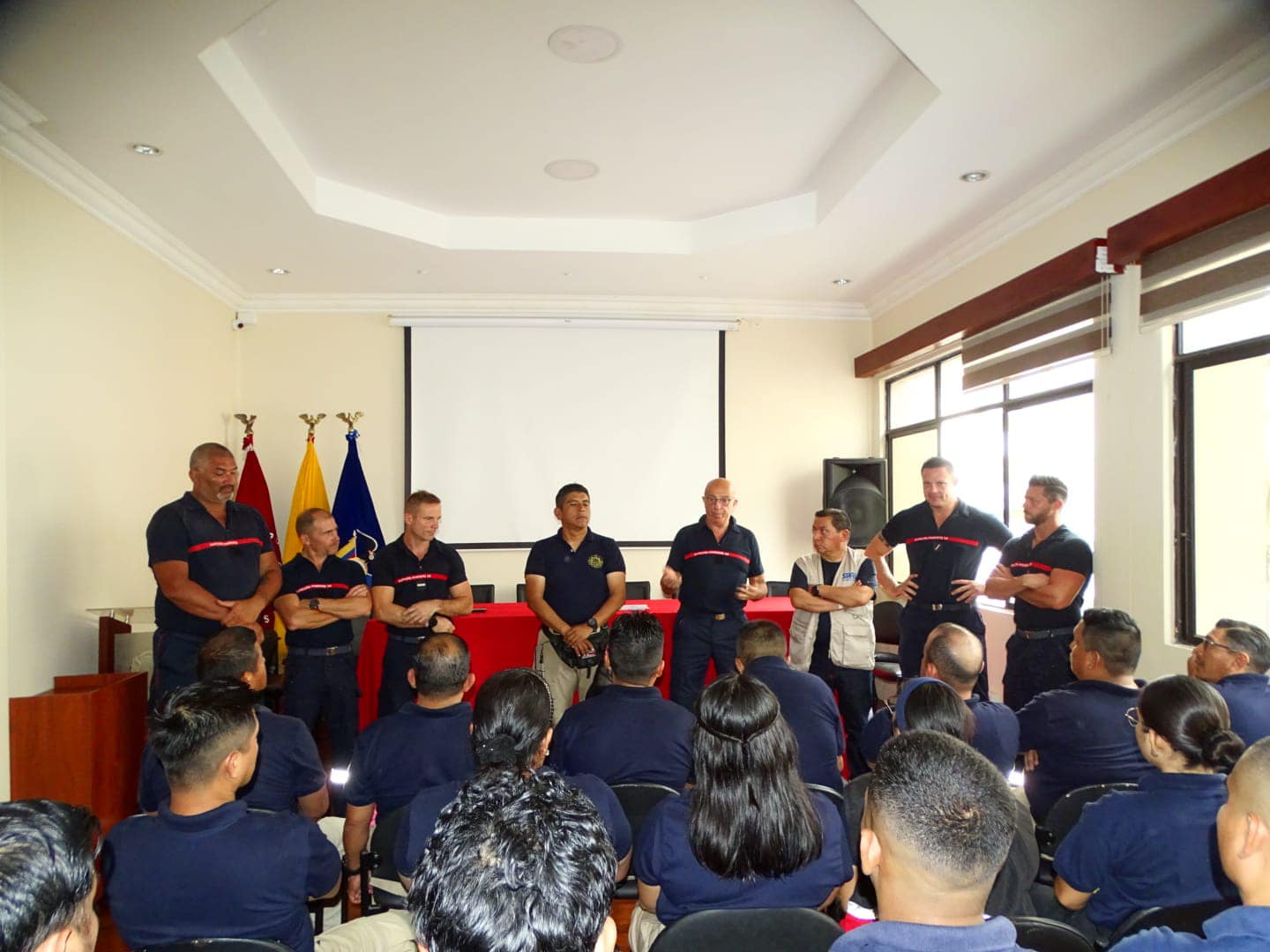 Session de formation pratique des pompiers par les équipes SPAI - techniques de secours françaises